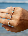 Ring mit Edelstein, silbern mit weisser Achat