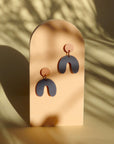 Ohrringe Arch Bogen, terracotta-dunkelblau