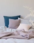 Musselin Kissenbezug Hilla mit Stick Smiley taupe/weiss
