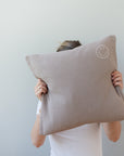 Musselin Kissenbezug Hilla mit Stick Smiley taupe/weiss