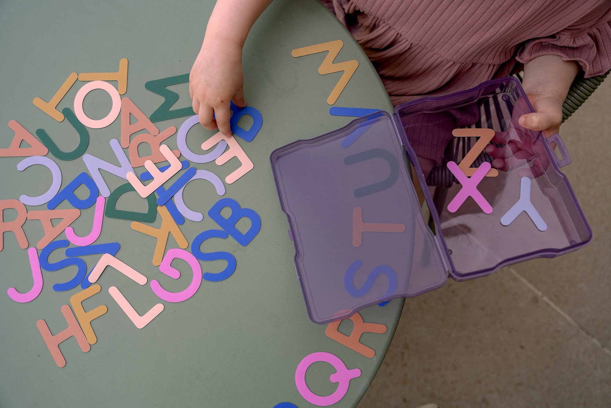 magnetisches Alphabet bunt