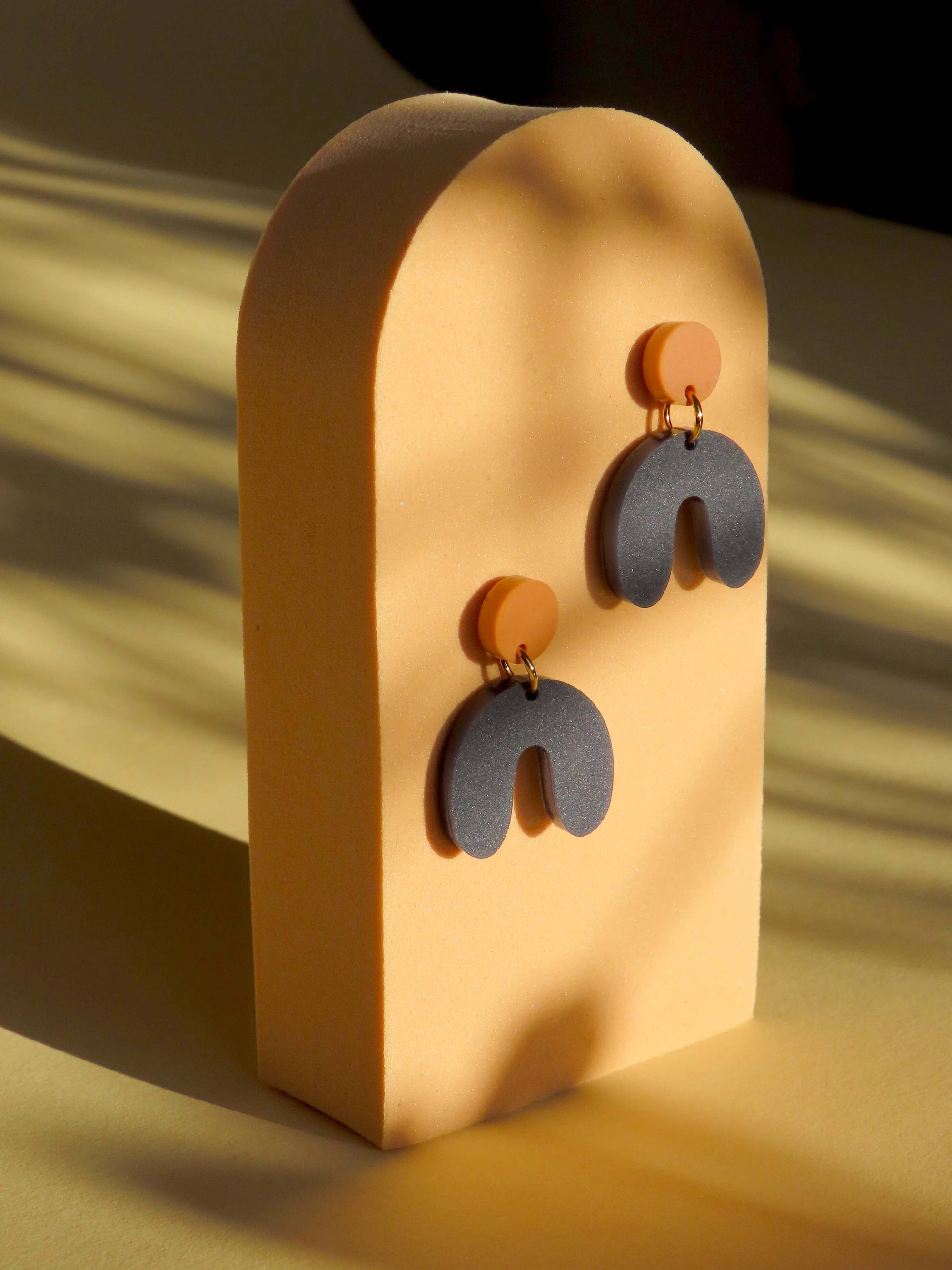 Ohrringe Arch Bogen, terracotta-dunkelblau