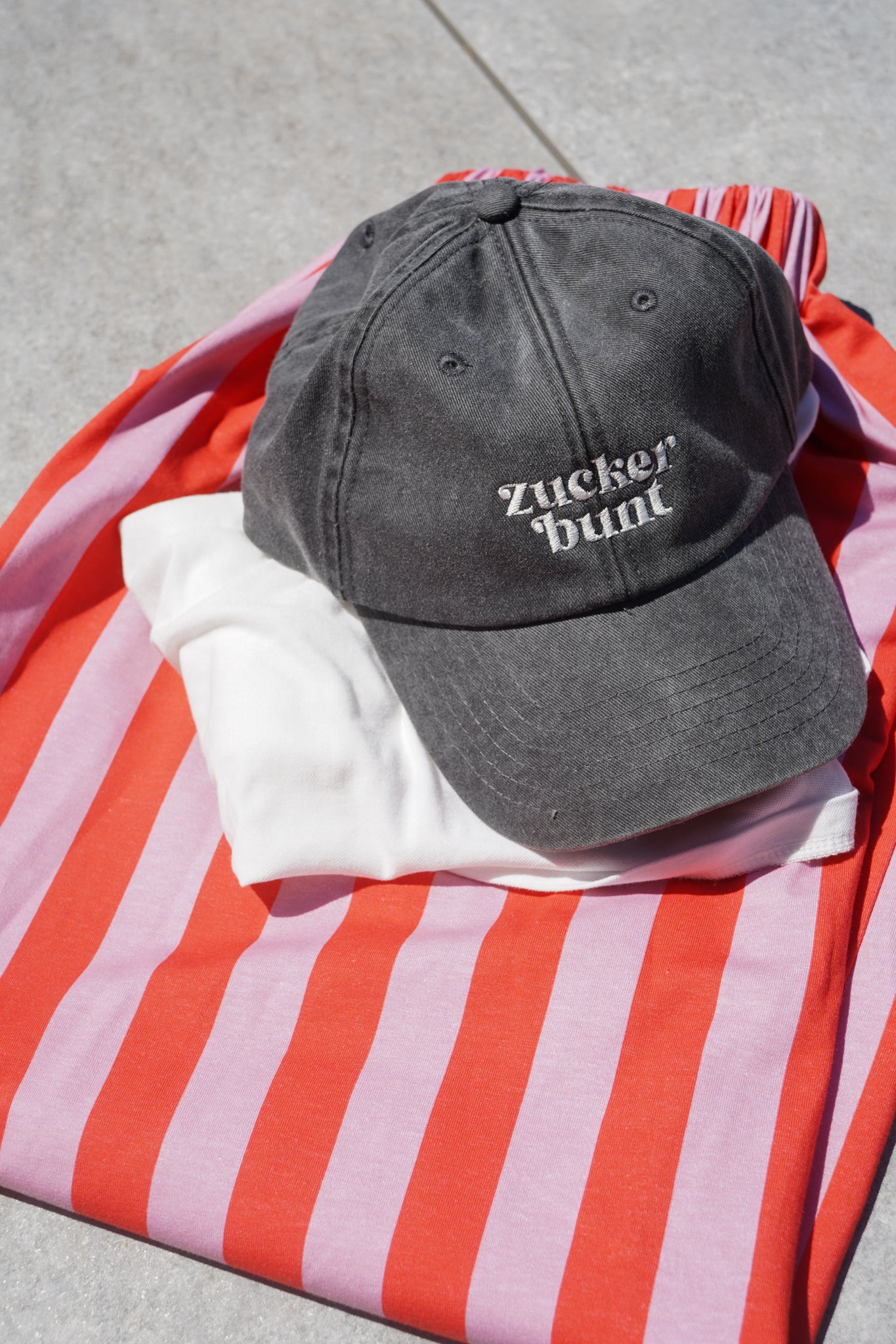 Cap mit Stick zuckerbunt vintage black, One Size