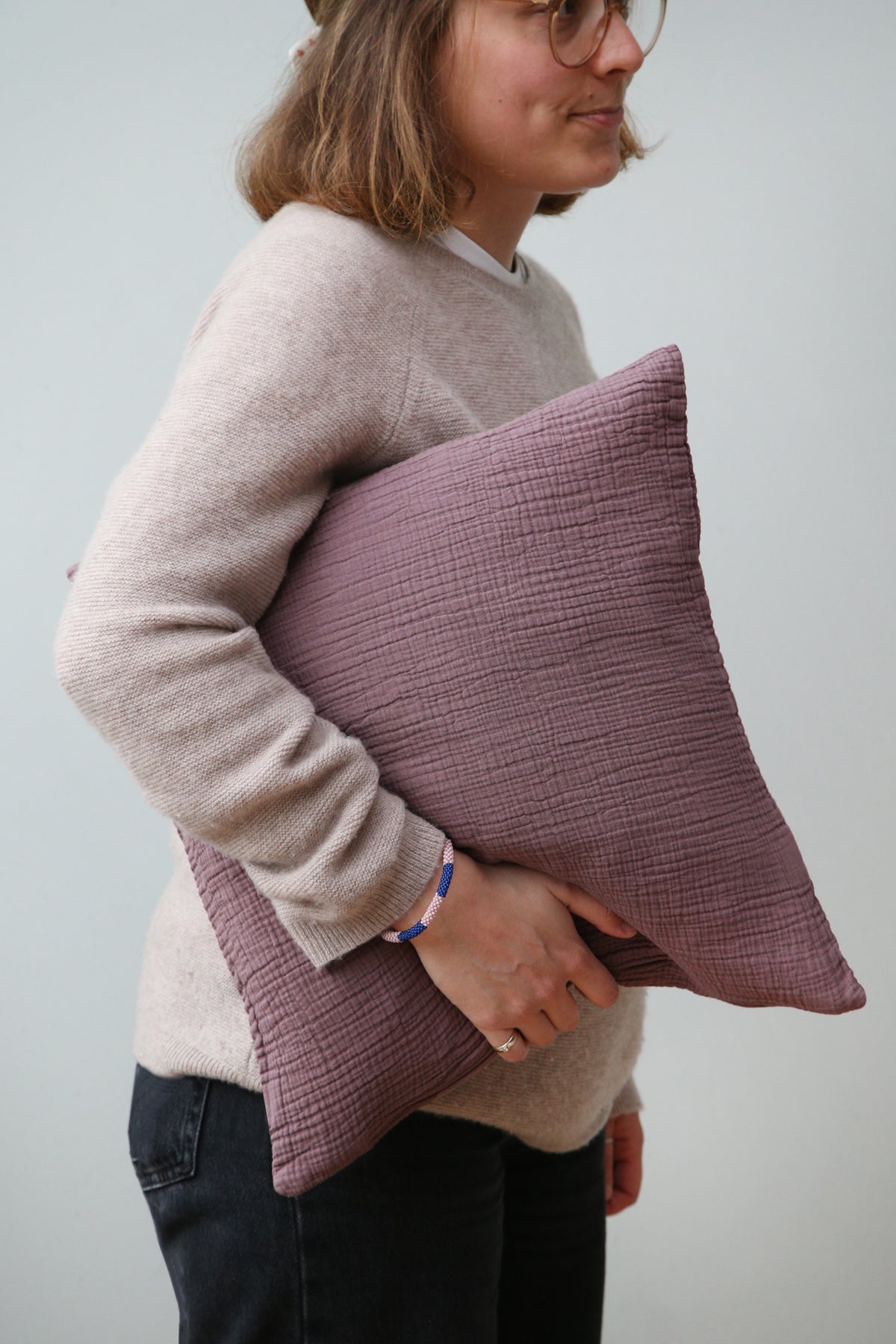 Musselin Kissenbezug Hilla aubergine – zuckerbunt