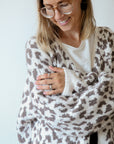 Strickjacke Leopardenmuster rohweiss/taupe One Size