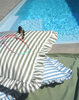 Outdoor-Kissenhülle Millie Ruffle gestreift blau, 50 x 50 cm