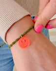 Armband Lume Charms - Smile neonpink