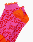 Knöchelsocken mit Leomuster und Rüschen pink-orange, One Size 36-40