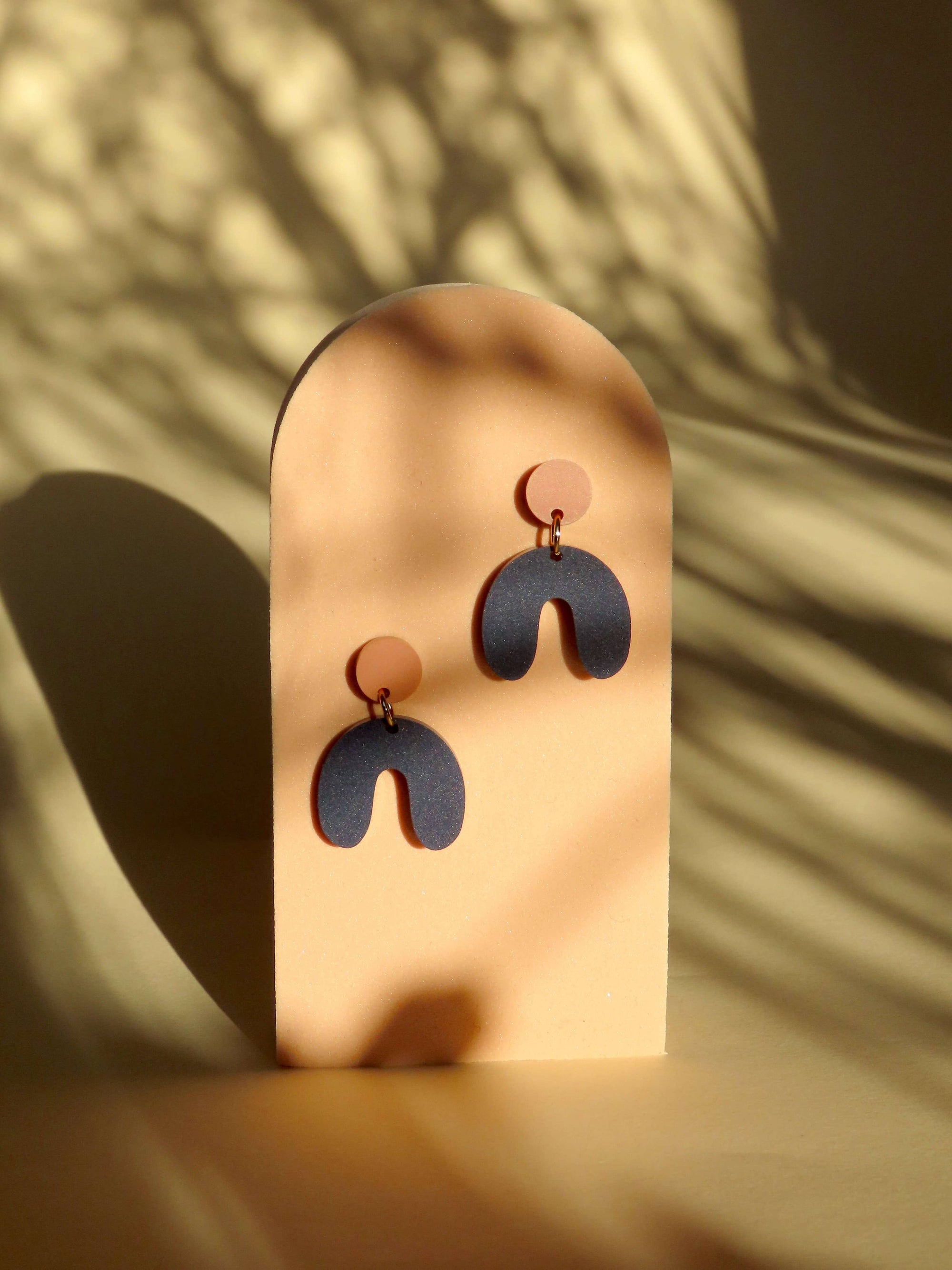 Ohrringe Arch Bogen, terracotta-dunkelblau