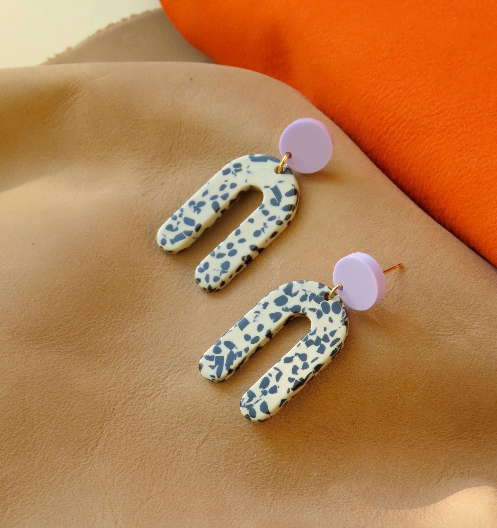 Ohrringe Bogen Dots, flieder-slim greige