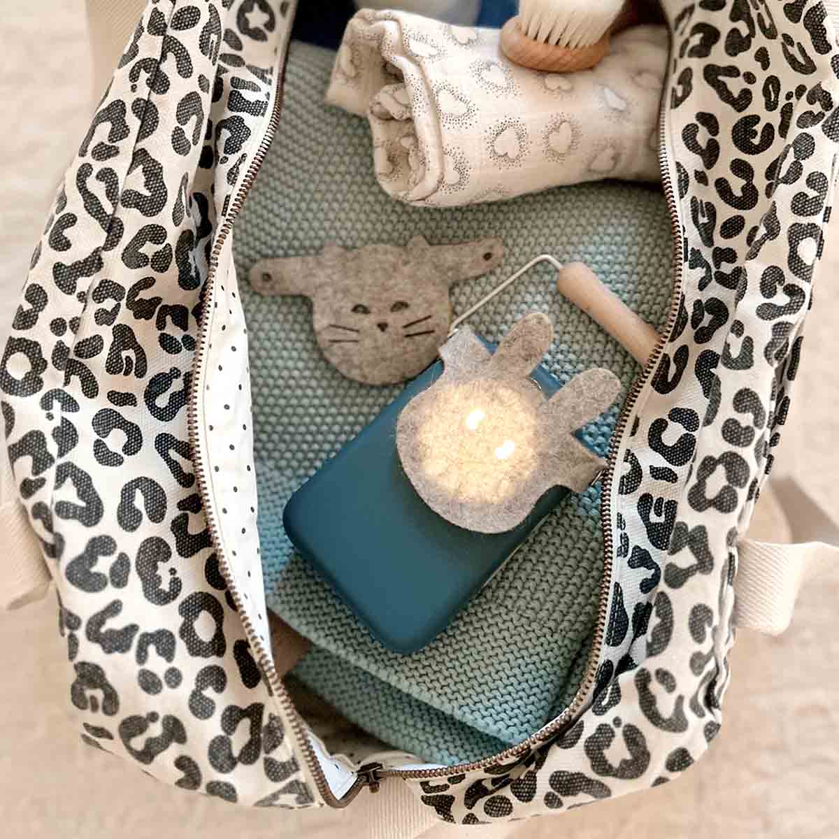Weekend Bag mit Leopardenmuster natur-schwarz, 22x42x28 cm