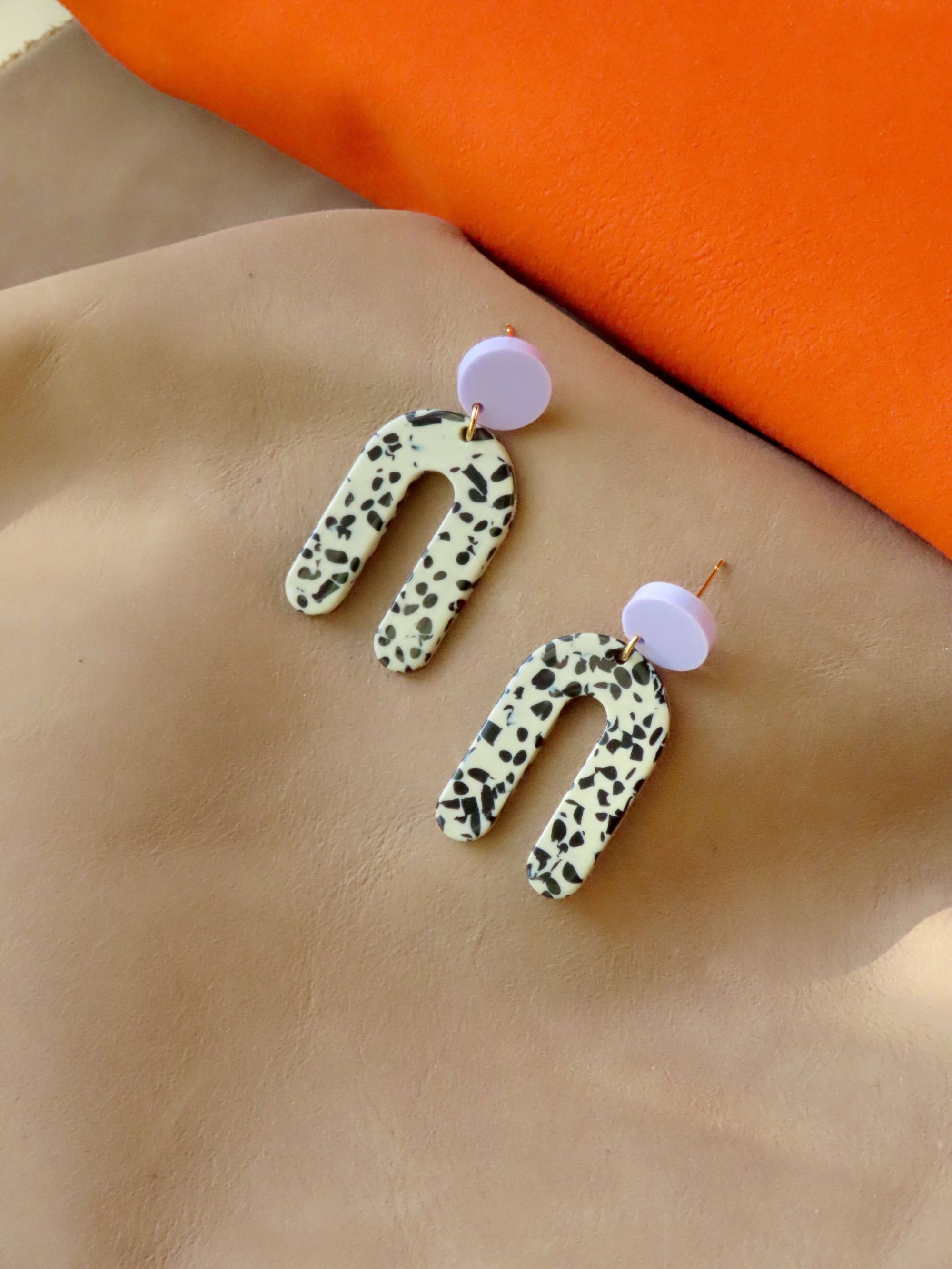Ohrringe Bogen Dots, flieder-slim greige